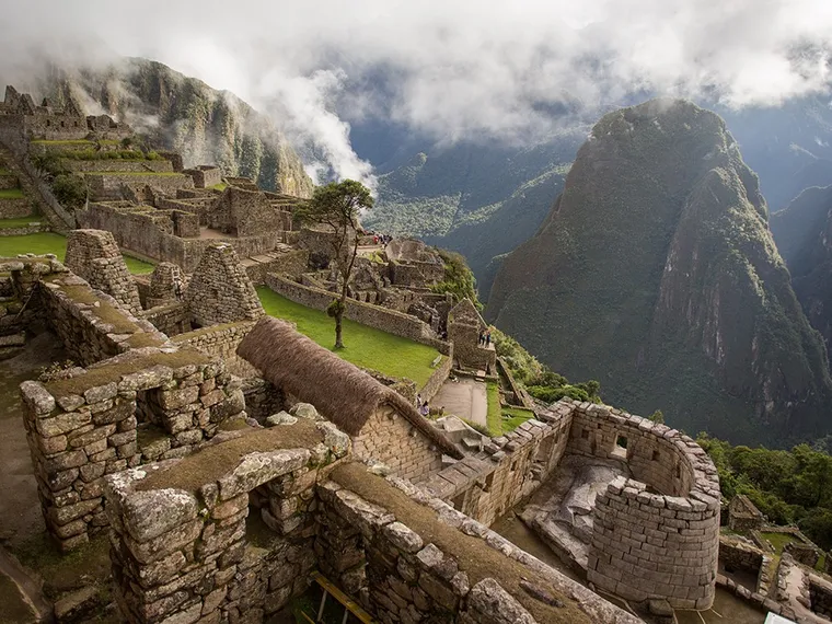 PERÚ DESIERTO Y COLORES 2026